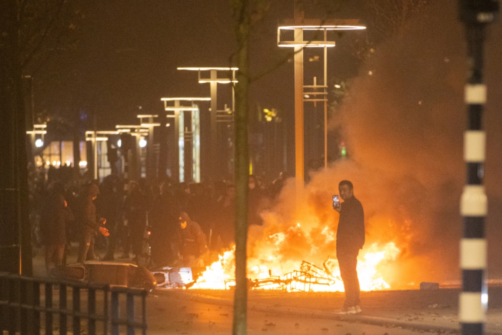 Opnieuw Schiedammer aangehouden voor rellen Coolsingel