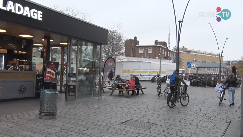 Maar liefst 24 artiesten, drie bands, 15 kramen, clowns en kerstmannen op de Kerstmarkt op de Koemarkt voor Sophia