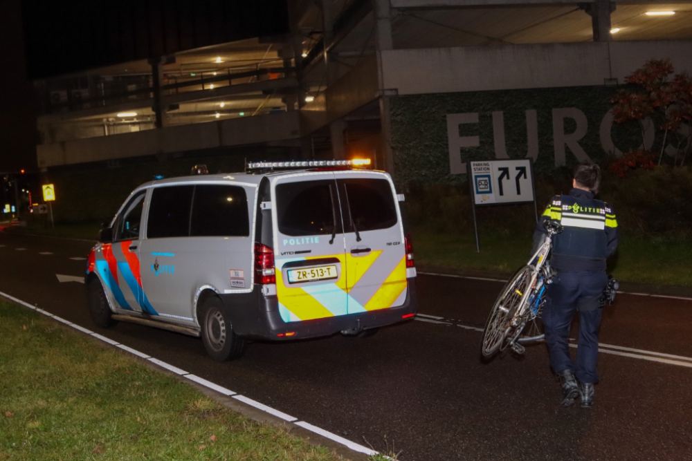 Wielrenner vlucht weg na aanrijding op Noorderweg