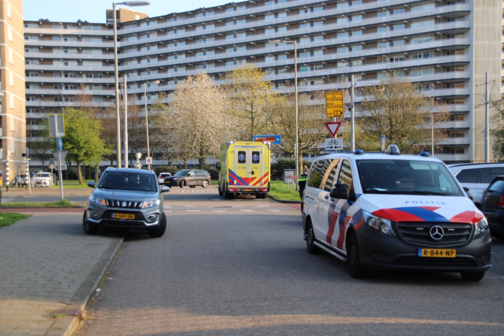 Scooterrijder lichtgewond na aanrijding met auto