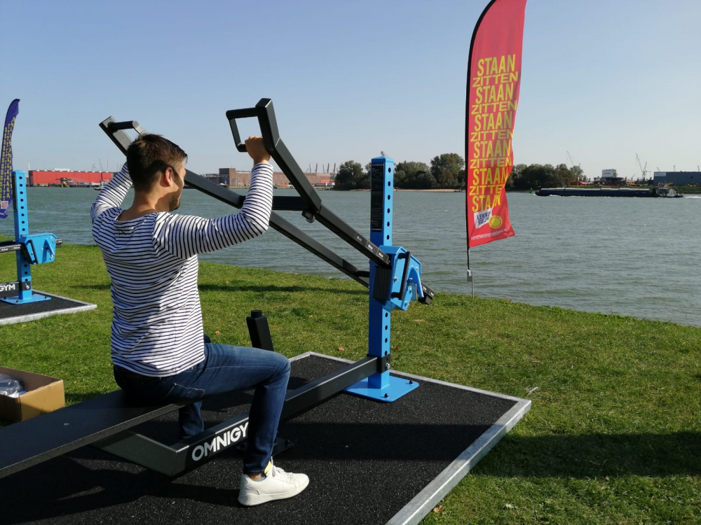 Schiedam is de eerste met nieuwe fitnesstoestellen, buiten aan de Maasboulevard