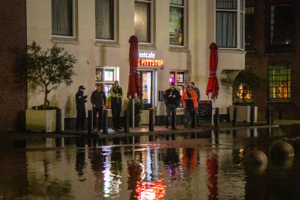 Water komt in Vlaardingen net over de kaderand