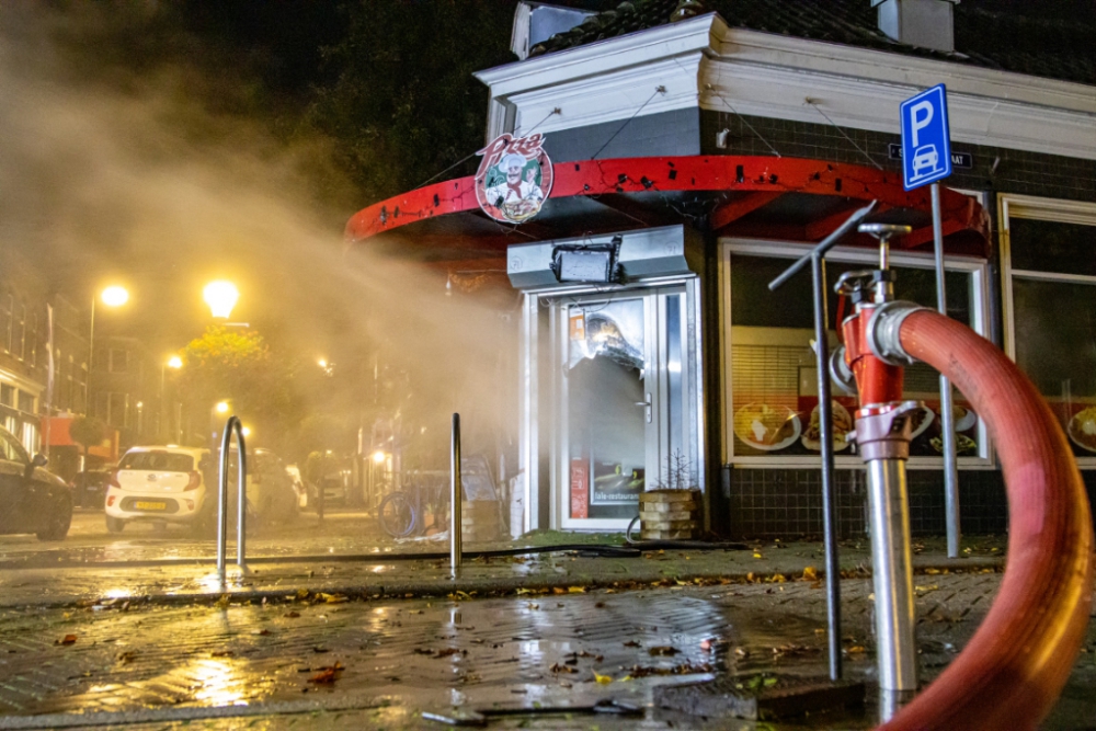 Brand in pizzeria aan de Groenelaan mogelijk aangestoken