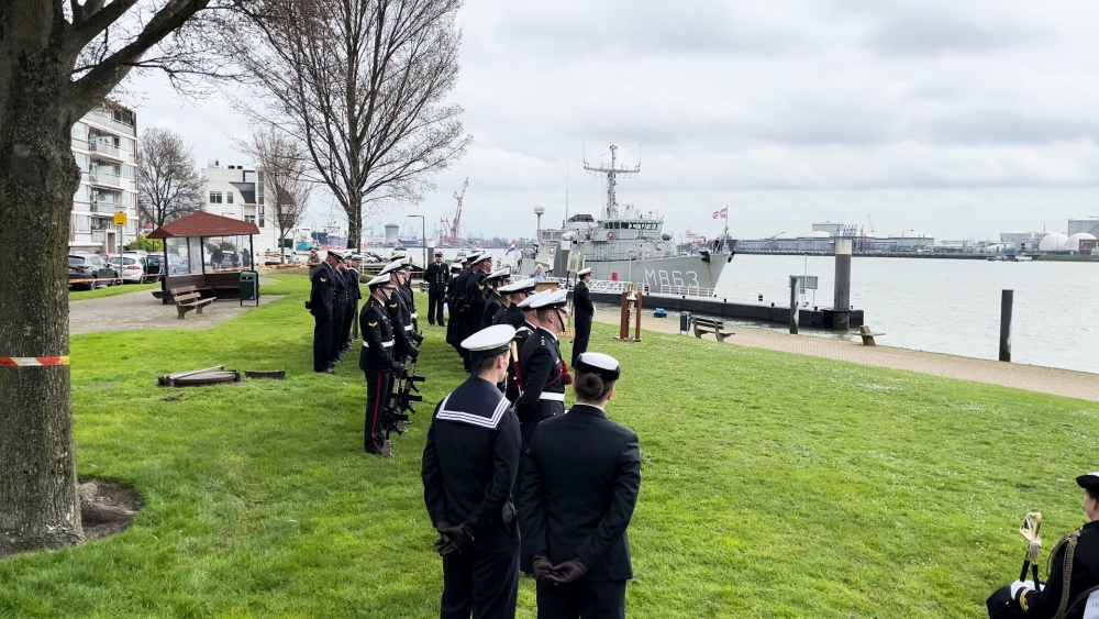 Marineschip in Vlaardingse ‘thuishaven’ uit dienst gesteld