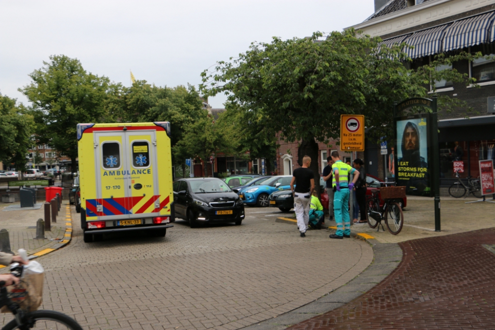 Voetgangster aangereden door auto