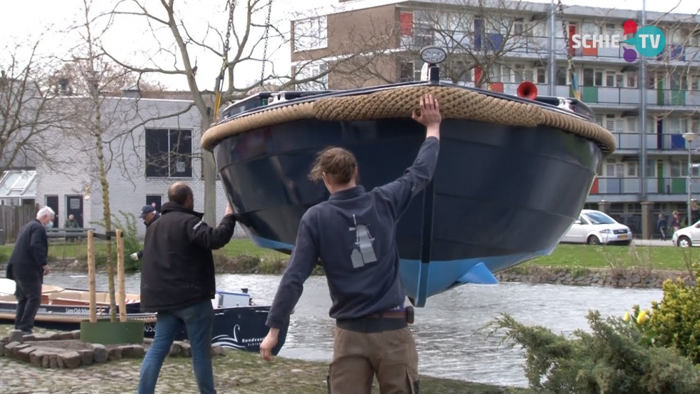 De Fluisterboten liggen weer in het water, maar begin van het vaarseizoen is uitgesteld