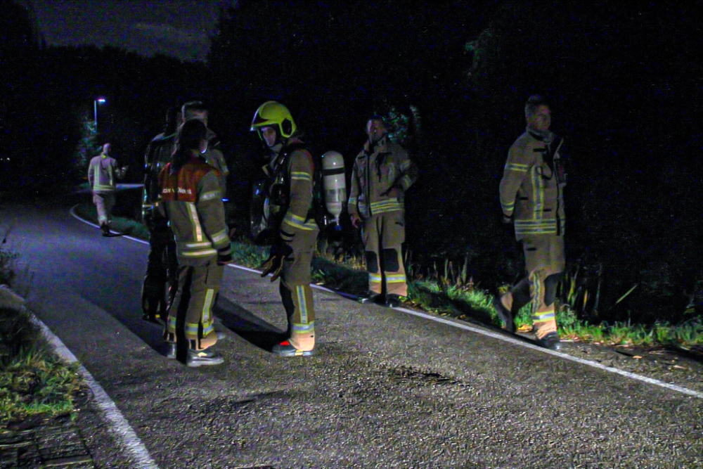 Brandweer op zoek naar bron van stank aan Polderweg