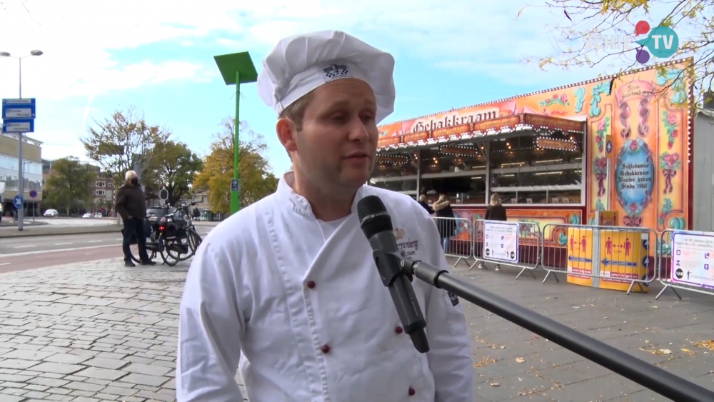 Oliebollenbakker Nico Sterrenberg: &quot;op die 1,5 meter basis lijkt het nog drukker bij mij!&quot;