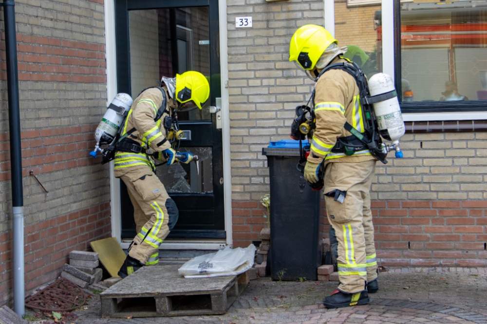 Brandweer breekt in in woning Vlinderhoven vanwege rookontwikkeling