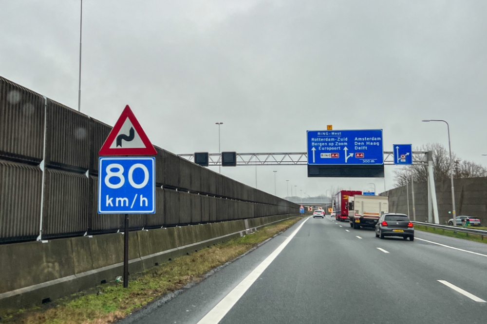 Extra waarschuwingsborden geplaatst in &#039;horrorbocht&#039; snelweg