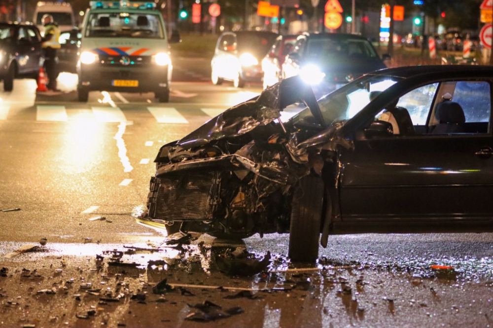 Bestuurder aangehouden na flinke aanrijding