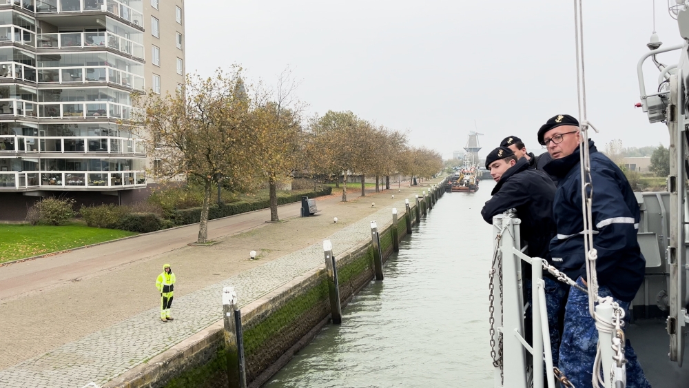 Een kijkje op de mijnenjager: Zr. Ms. Schiedam bezoekt ‘haar’ stad