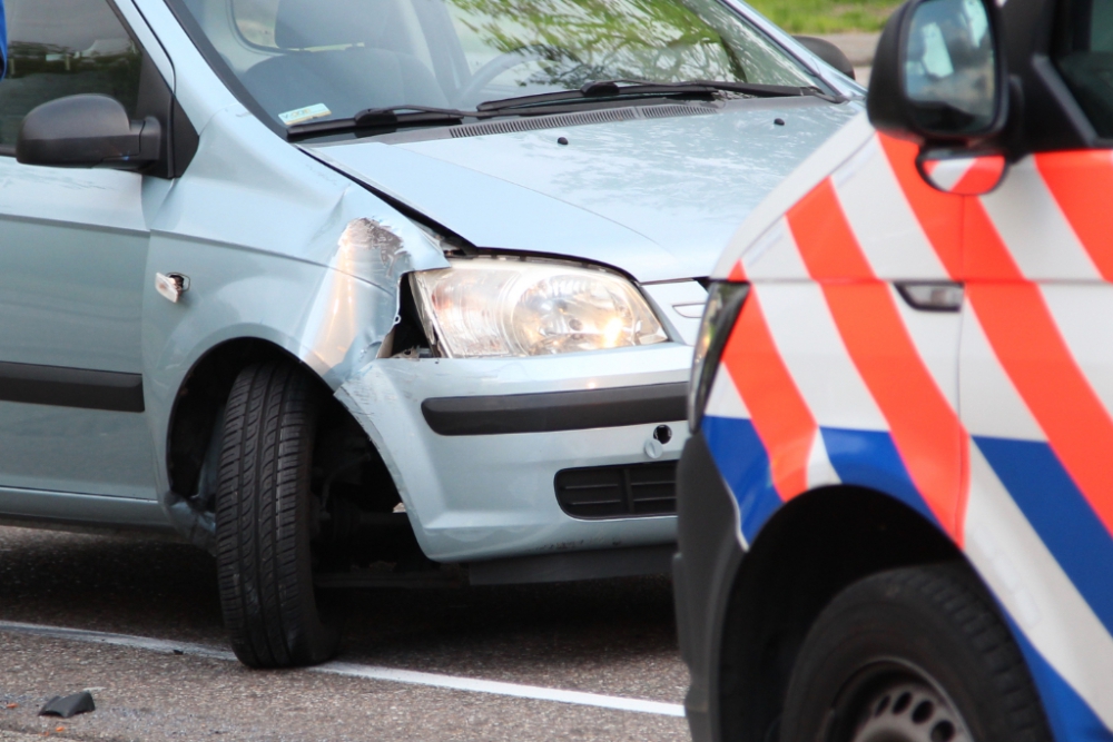 Auto ramt verkeersbord