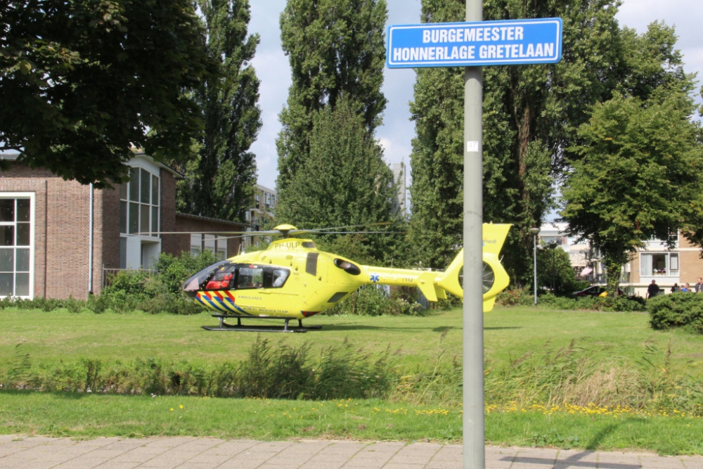 Traumahelikopter in Schiedam voor medische noodsituatie