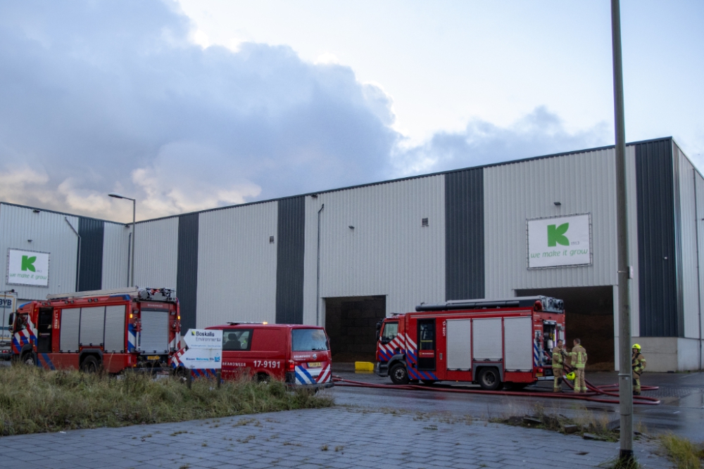 Machine in brand aan de Nieuwe Waterwegstraat