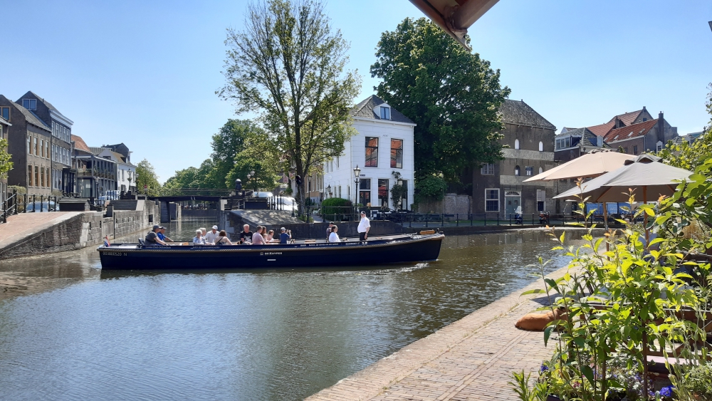 Stichting Rondvaarten Schiedam is tevreden over het door corona toch moeizaam verlopen seizoen van de Fluisterboten