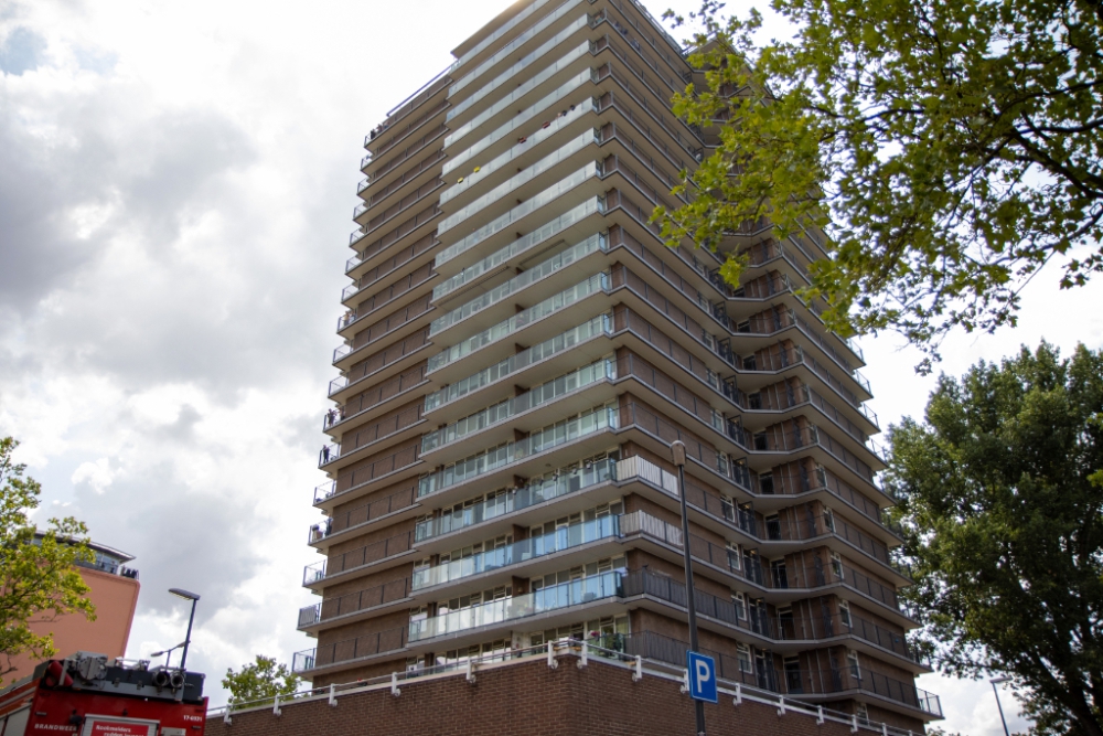 Brand op grote hoogte, bewoners weten zichzelf in veiligheid te brengen