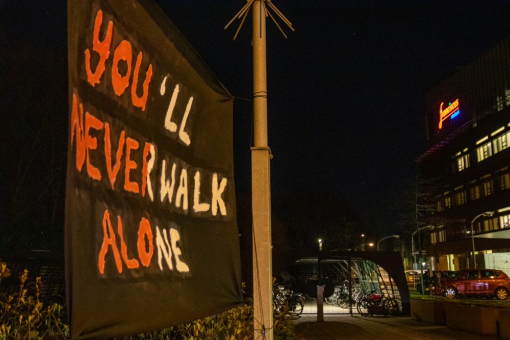 Spandoek bij Franciscus Vlietland ziekenhuis: You&#039;ll never walk alone