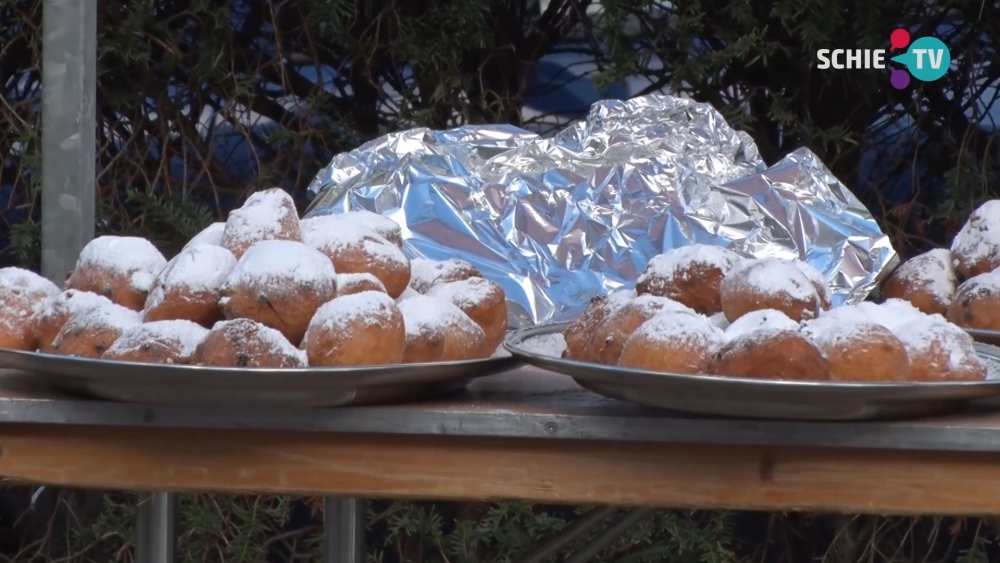 Nico zorgt voor een lach: gratis oliebollen voor Frankeland