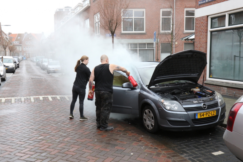 Personenauto in Nicolaas Beetsstraat verwoest door brand