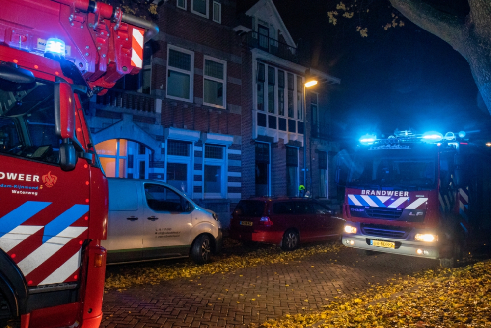 Forse brand in slaapkamer van woning aan de Tuinlaan, buurman schiet te hulp