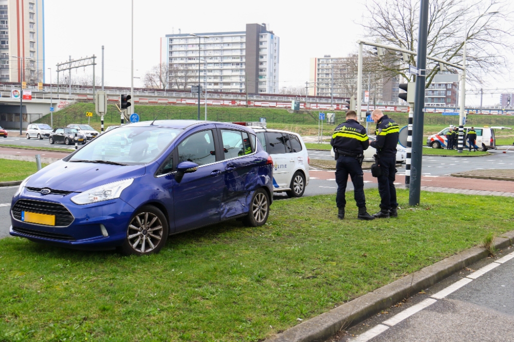 Politiewagen betrokken bij aanrijding