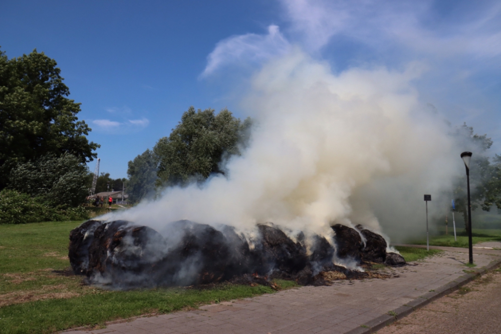 Veel rook bij brand in maar liefst 20 hooibalen