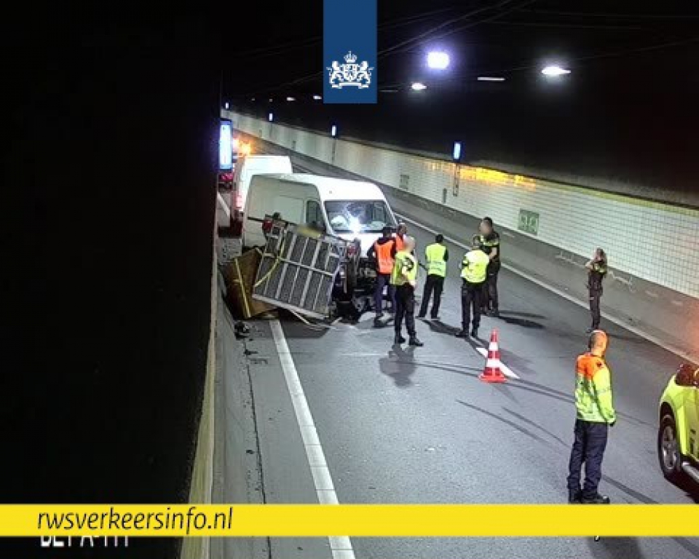 Beneluxtunnelbuis afgesloten na ongeval