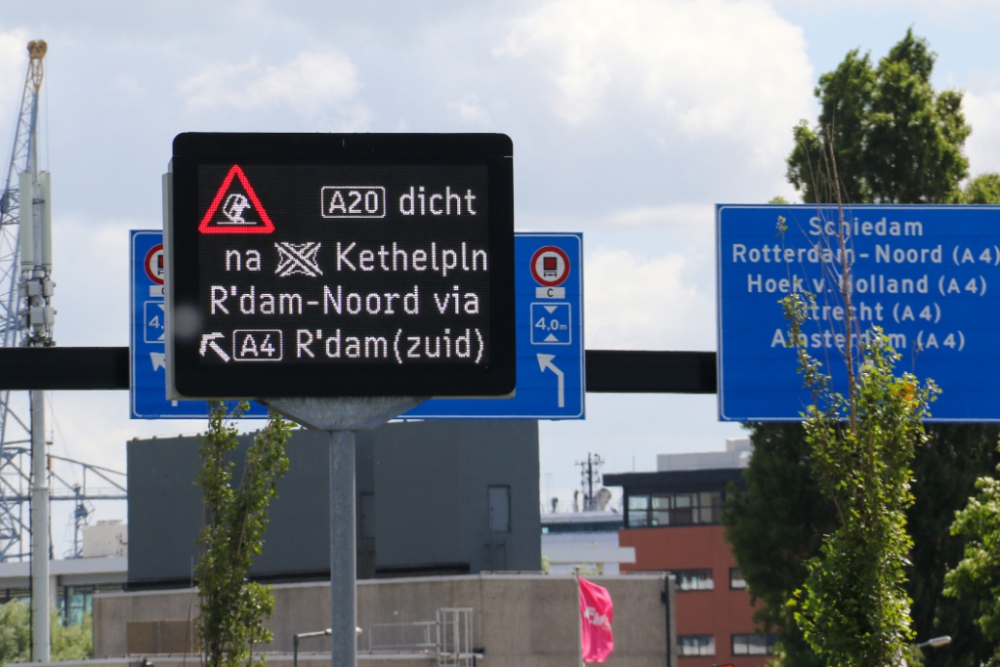 A20 richting Rotterdam dicht na ongeval