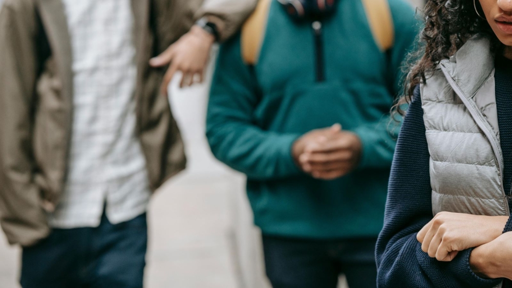 Eerste veroordeling voor straatintimidatie, Vlaardingse verdachte boos op rechter: ‘Motherfucker!’