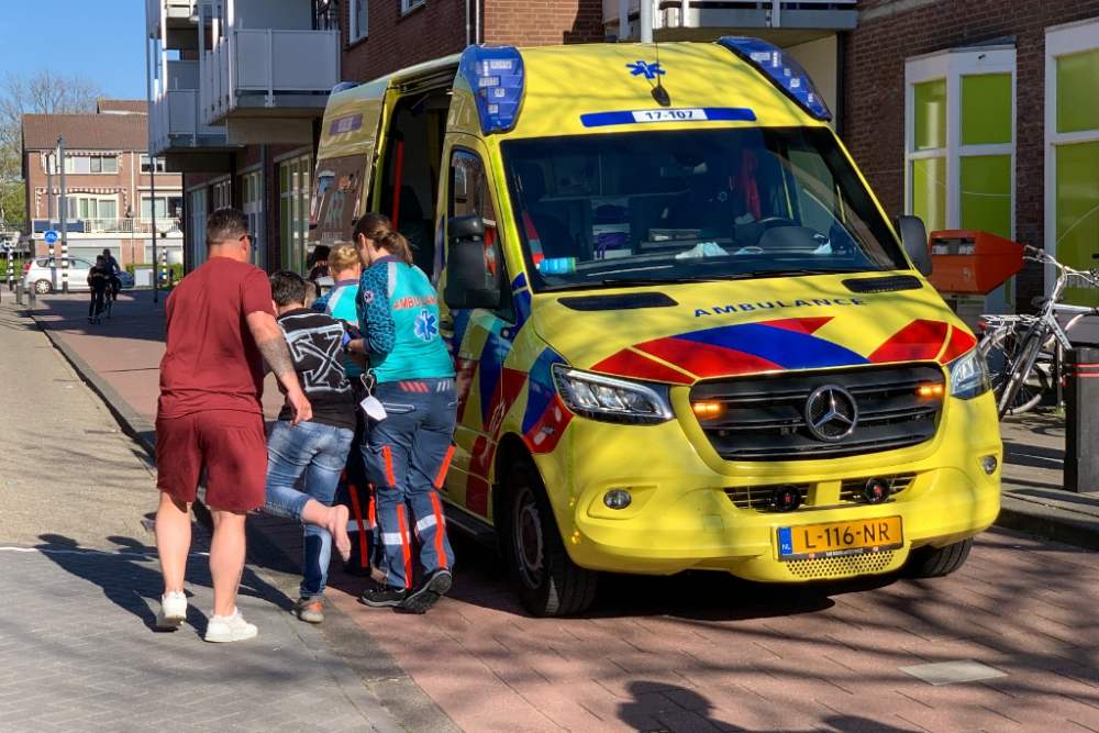 Jonge scooterbestuurder gewond na uitwijkmanoeuvre