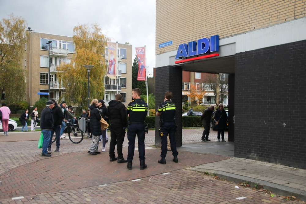 Supermarkt Aldi in Vlaardingen ontruimd na ingeslagen ruitje brandmelder