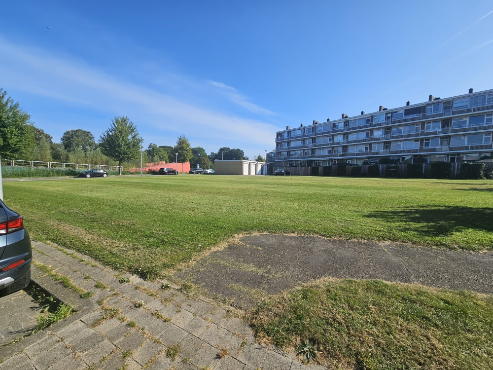 De Simon Rijnbendestraat is een van de drie locaties voor de snelwoningen