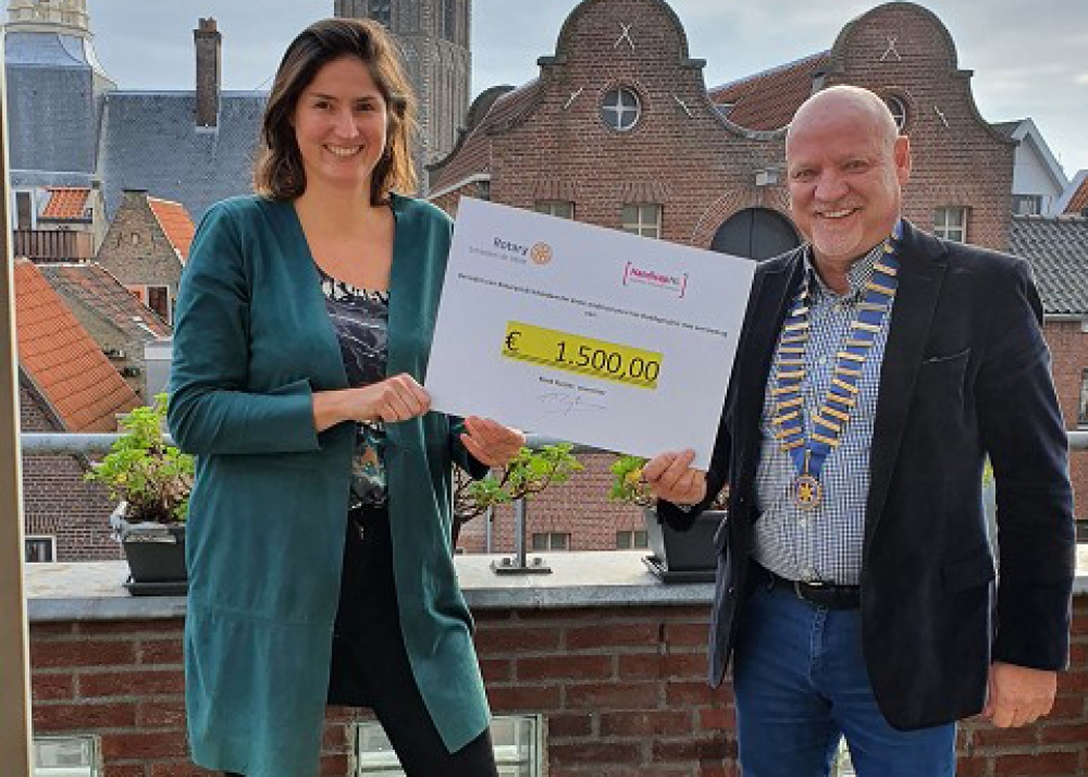 Rotaryclub Schiedam de Veste doneert € 1.500,00 aan het buddie.NL project Schiedam van Handicap.NL