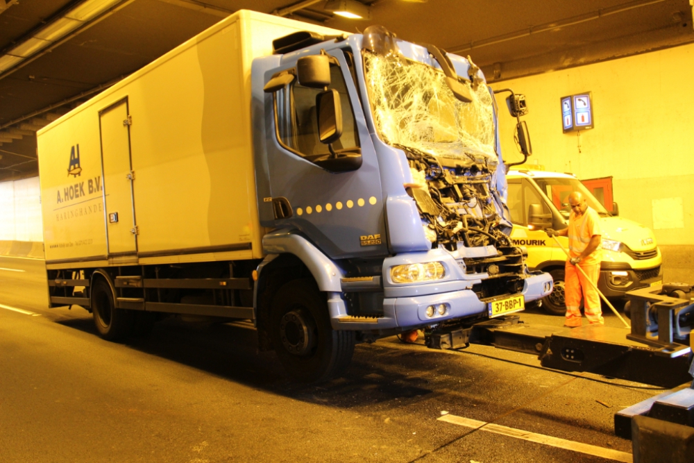 Files op de snelwegen door ongeval Botlektunnel