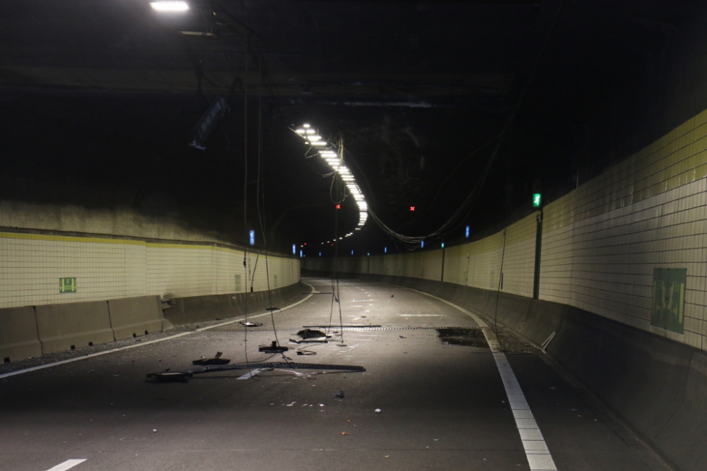 Vrachtwagenchauffeur aangehouden voor veroorzaken ravage in Beneluxtunnel