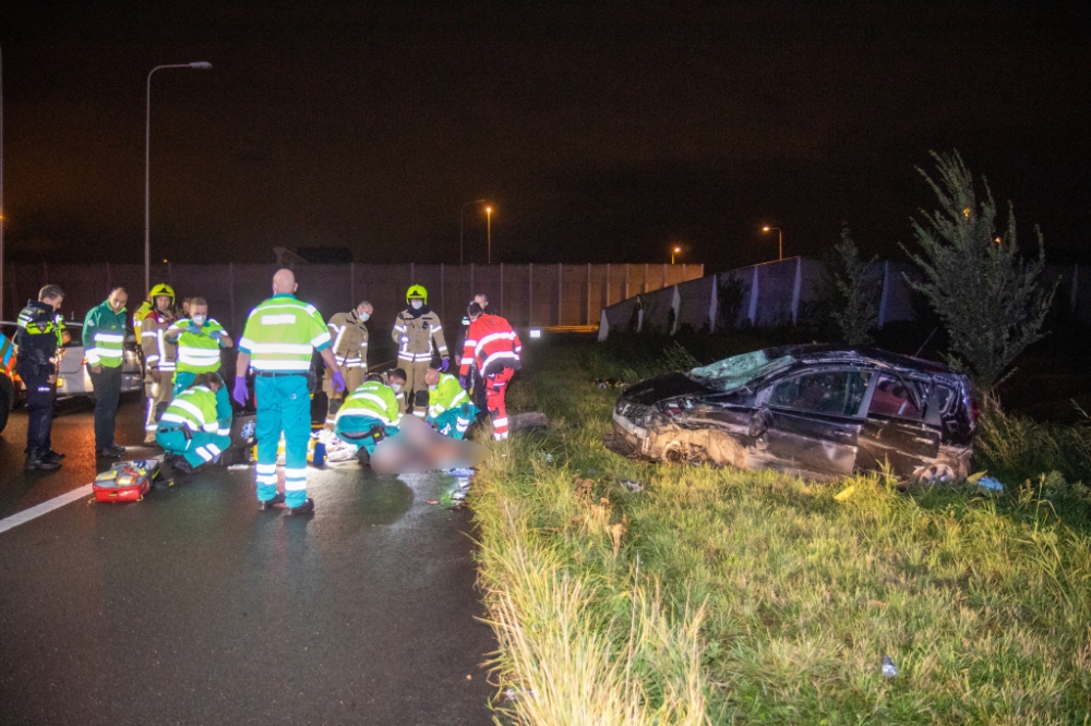 Auto crasht op snelweg bij Schiedam: één dode en twee gewonden