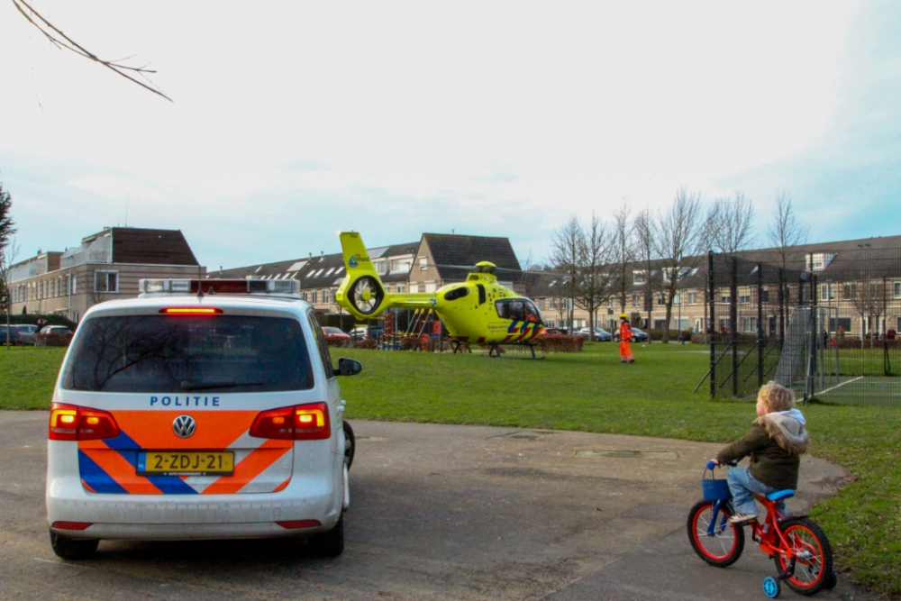 Traumahelikopter landt voor medische noodsituatie in Noord