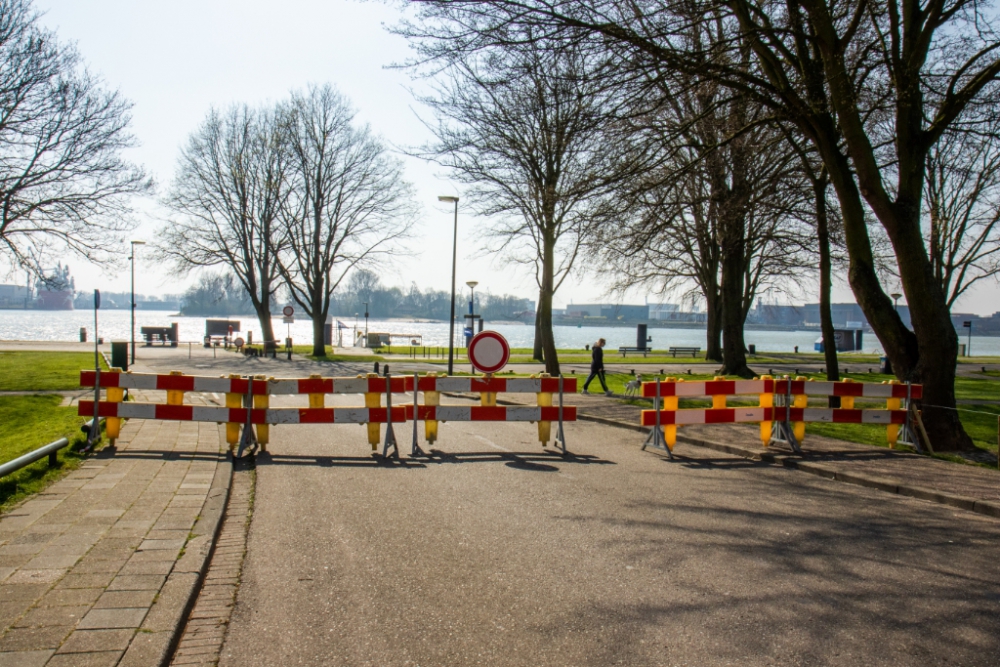 Afgesloten Maasboulevard is nu rustig