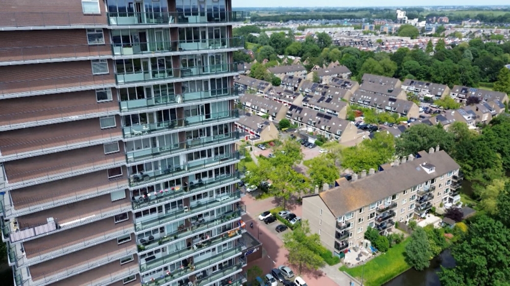 De Heijermansflat in Schiedam-Noord, woningen in de flat zijn eigendom van Woonplus