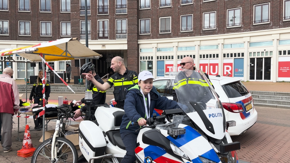 Maar liefst 1200 bonnen voor goed gedrag uitgedeeld aan kinderen uit Schiedam, dat betekent feest!