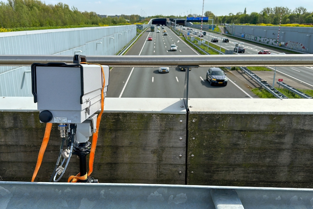 Politie controleert op vasthouden telefoon in auto