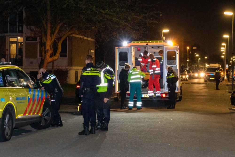 Politie schiet man met kapmes neer