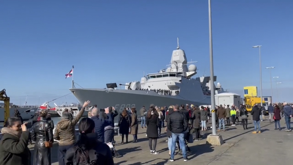 Oorlogsschip van Schiedam via Den Helder naar flitsmacht NAVO bij Noorwegen