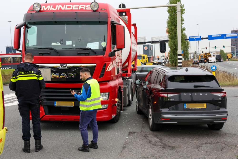 Aanrijding bij Vijfsluizen zorgt voor verkeerchaos