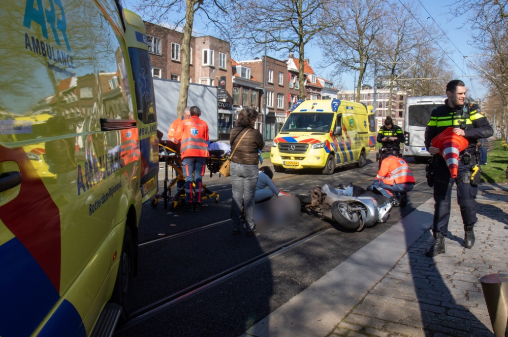 Op snorscooter die op bus botste, zaten twee kinderen