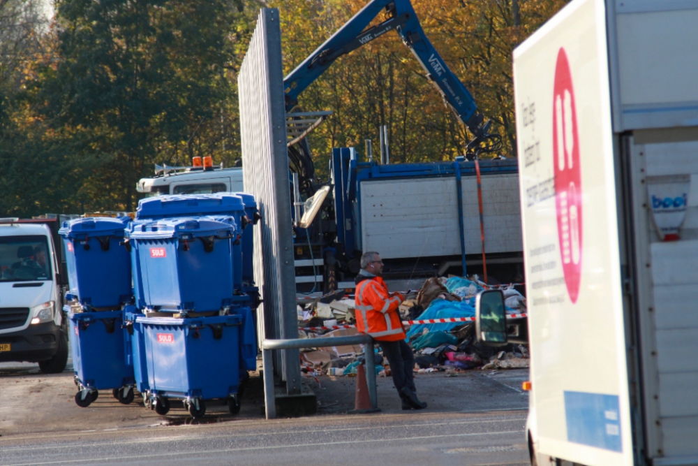 Lichtkogel gaat af in vuilniswagen