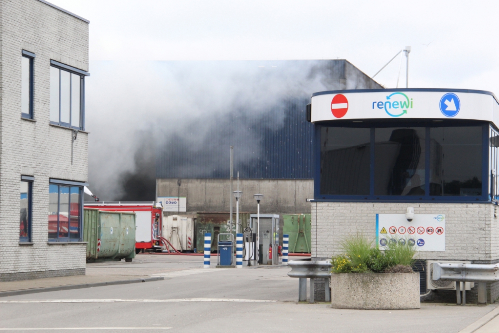 Ook in Schiedam nog steeds overlast door brand bij Vlaardingse afvalverwerker