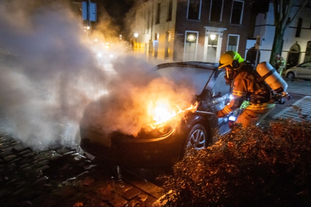 Auto in Brandersbuurt verwoest door brand