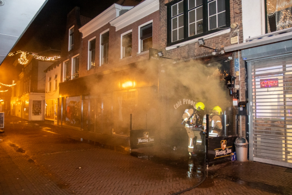 Forse schade aan Café Proosje na brandstichting